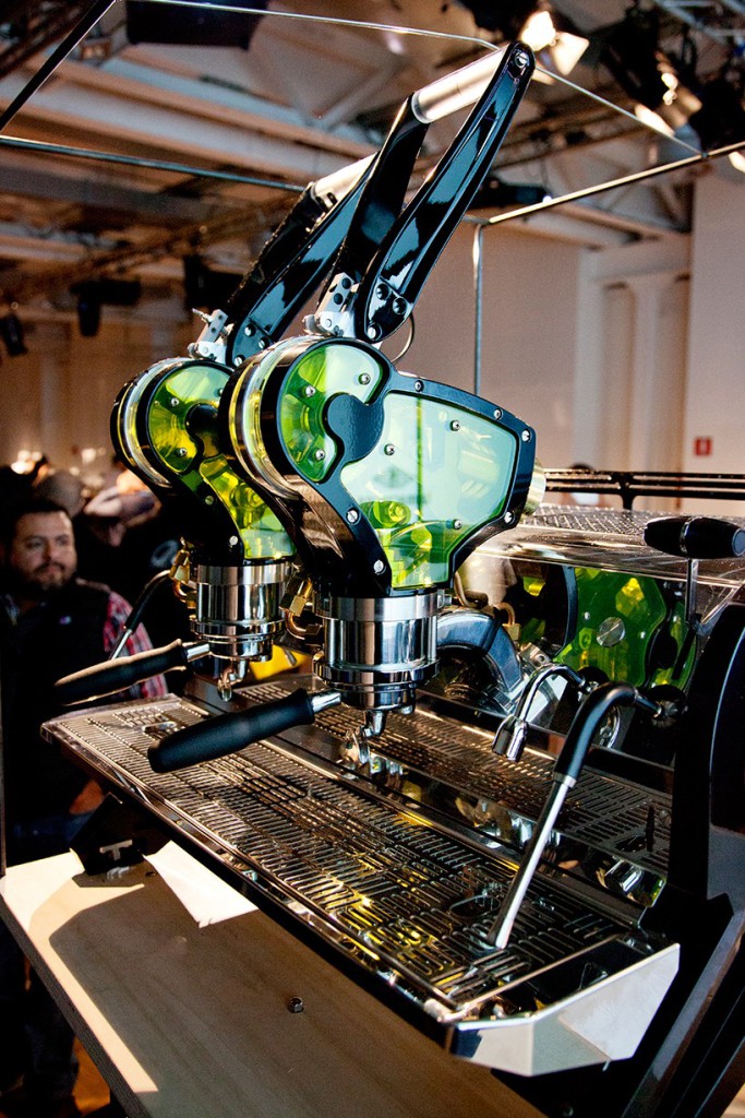 la-marzocco-la-curva-espresso-machine-concept-lever