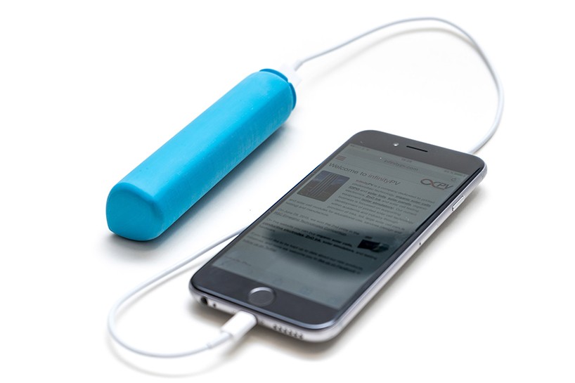infinityPV-heli-on-solar-smartphone-charger-iphone