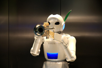 toyota-music-playing-robot