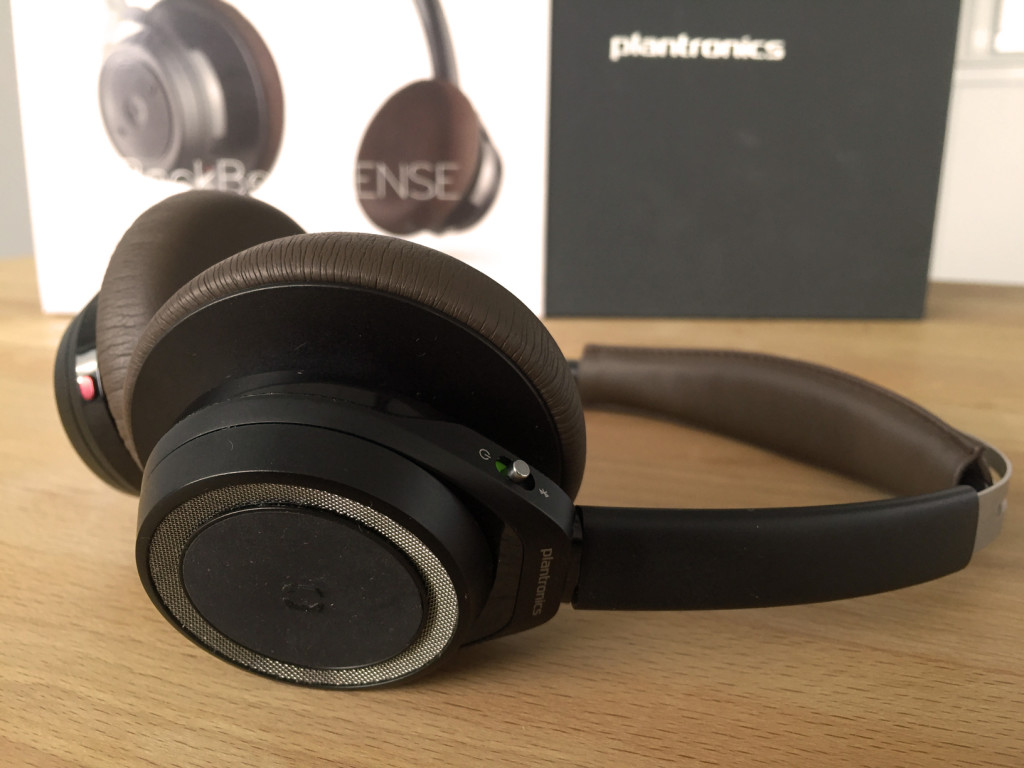 plantronics-backbeat-sense-right-earing