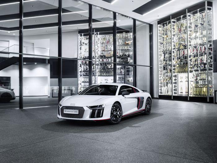 Audi-R8-Coupe-V10-plus-selection-24h-(2)