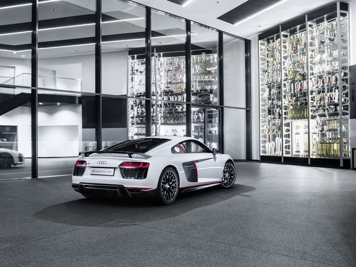 Audi-R8-Coupe-V10-plus-selection-24h