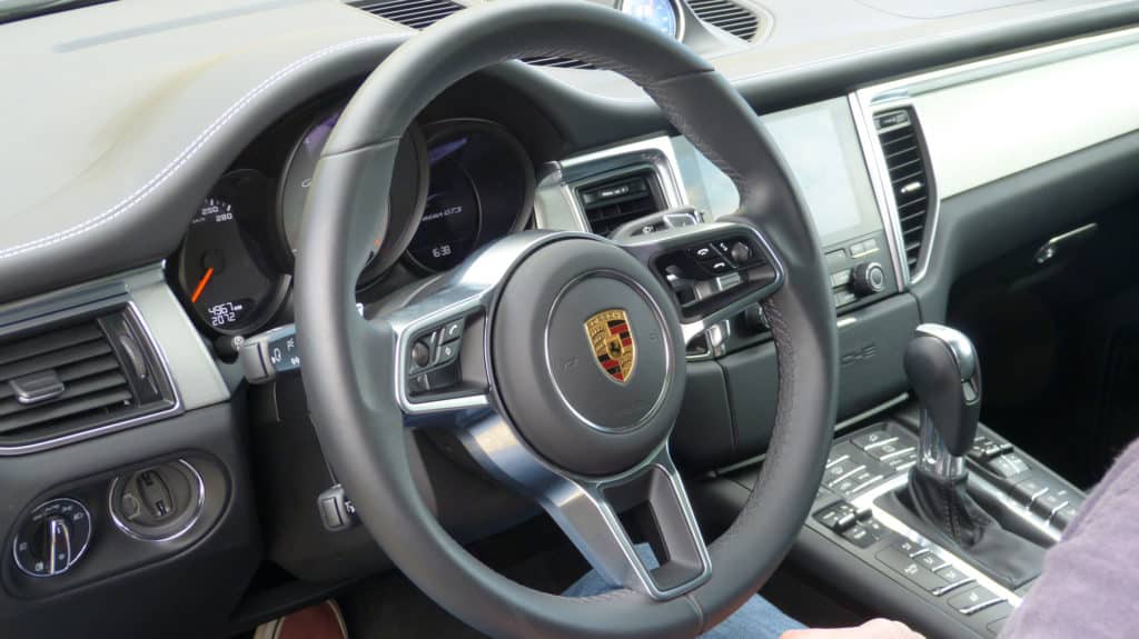 porsche-macan-gts-dashboard