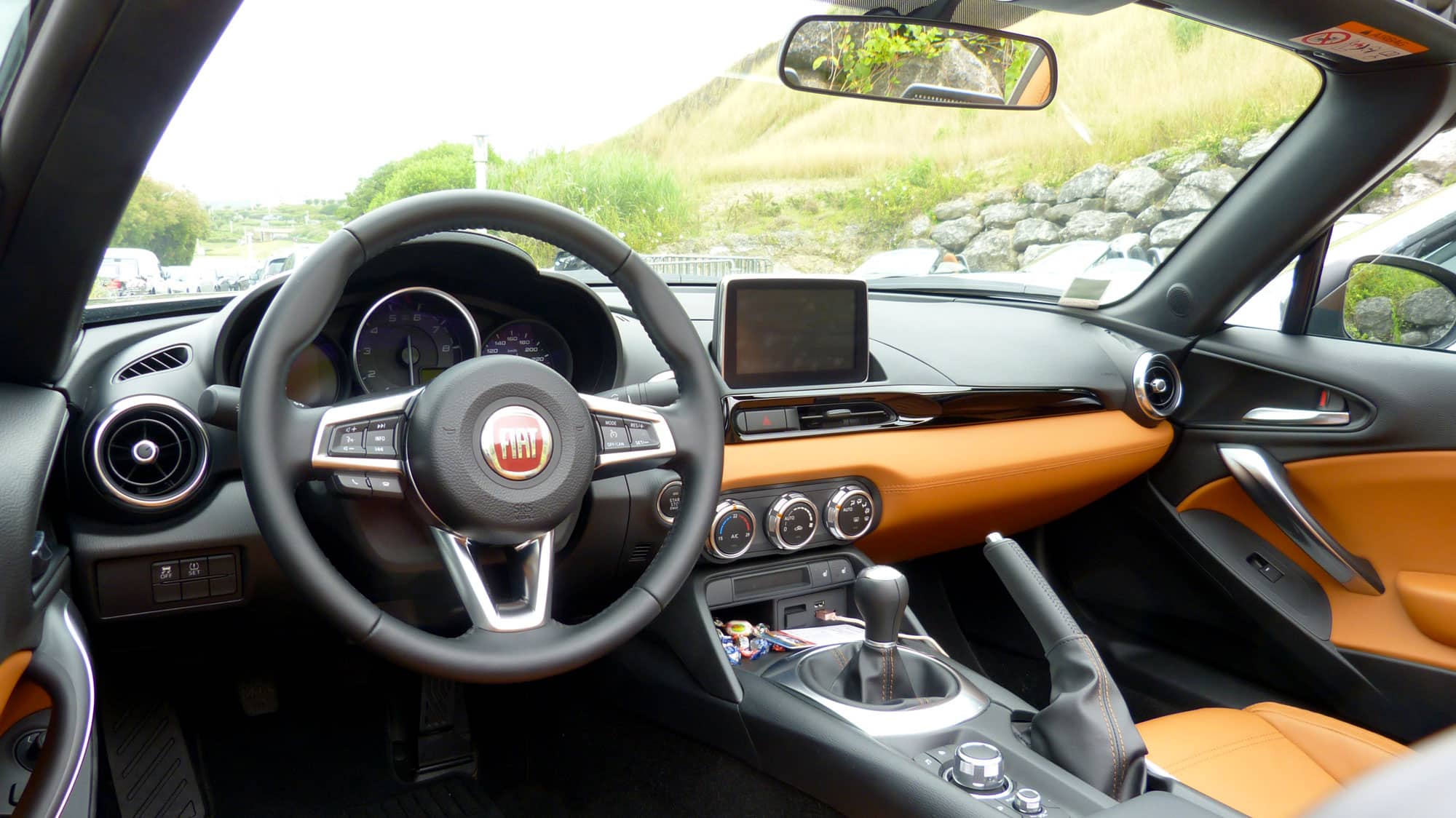 fiat-124-spider-tabac-dashboard