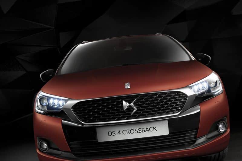 ds4-crossback-terre-rouge