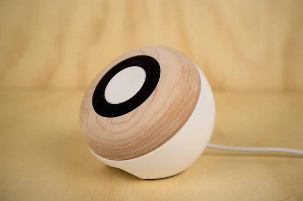 chestnust-smartwatch-dock-enveo-white-apple-watch