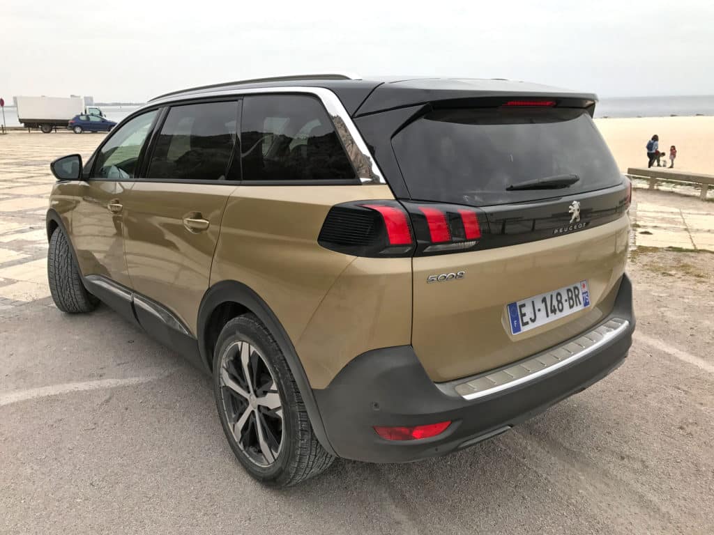 peugeot-5008-2017-SUV3