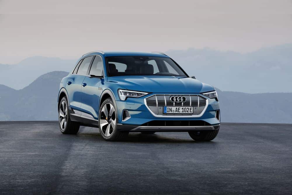 Audi etron 2018 bleu suv electrique