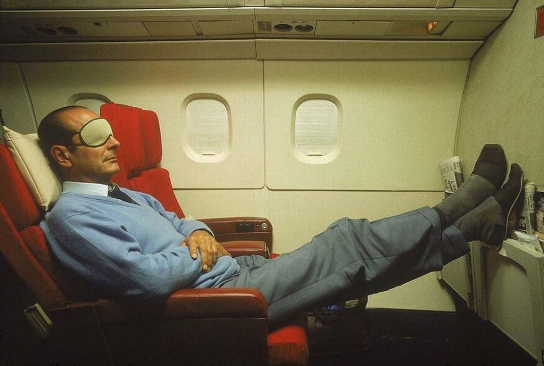 Jacques Chirac qui dort dans un avion