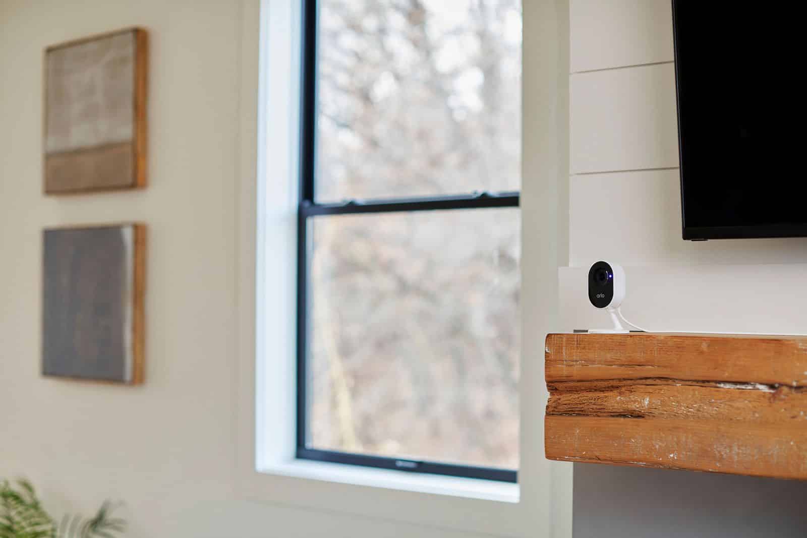 Arlo Essential Indoor