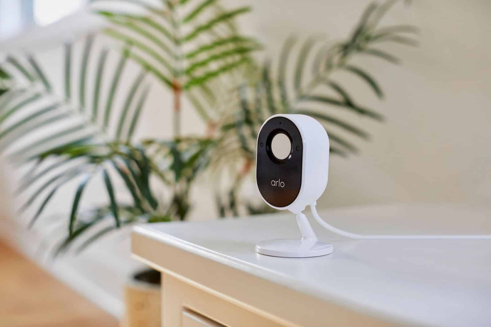 Arlo Essential Indoor