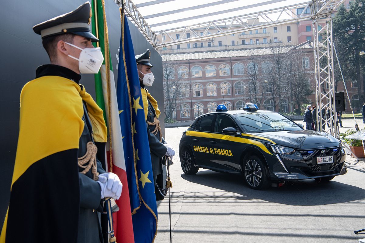 Peugeot e 208 Guardia di Finanza