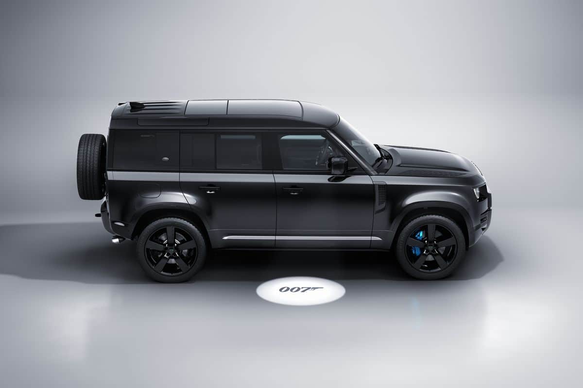 Land Rover Defender Bond (2)