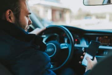 smartphone mal des transports voiture