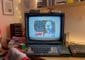 chambre bureau années 1980 avec le jeu Frost Byte sur l'écran