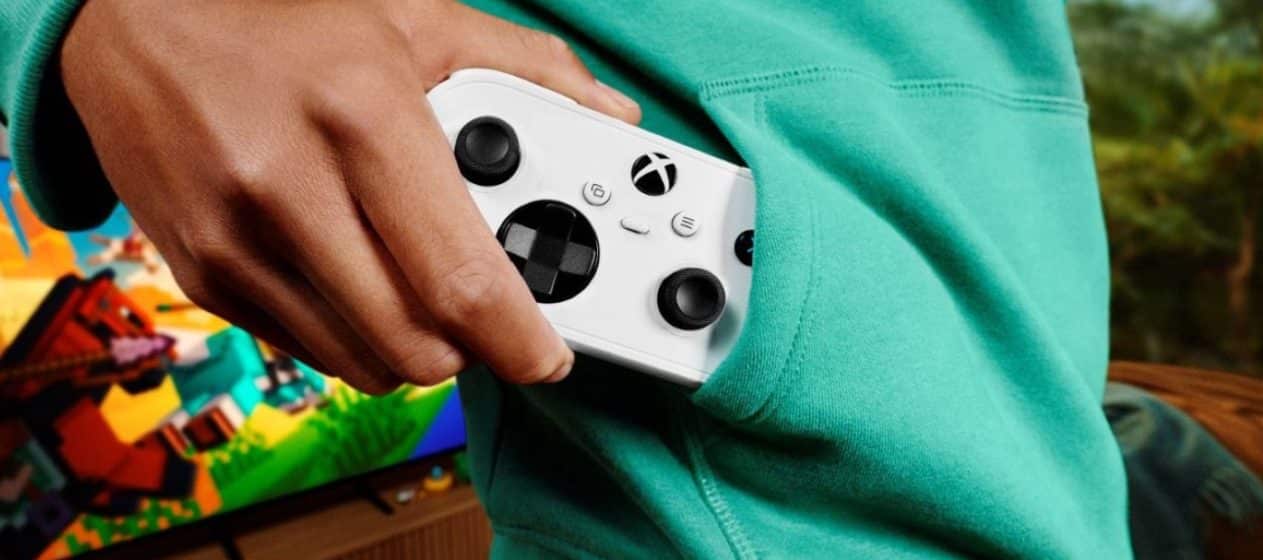La manette Xbox Nano tient dans la poche
